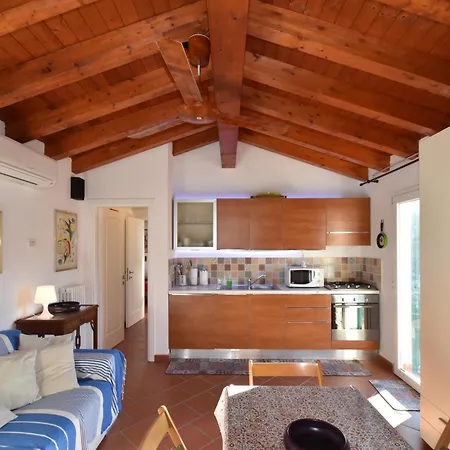 Bilocale Ciclamino - Ampia Terrazza, Clima, Biciclette Apartment